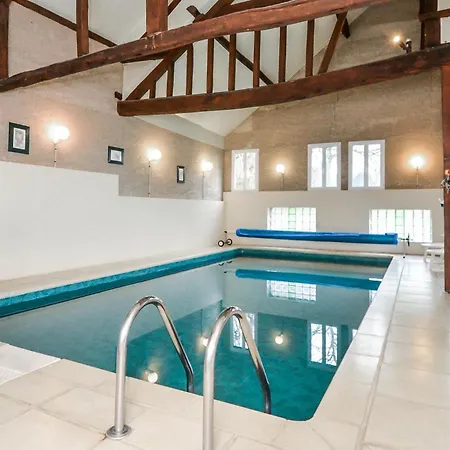 2 Bedroom Awesome In Hébergement de vacances *