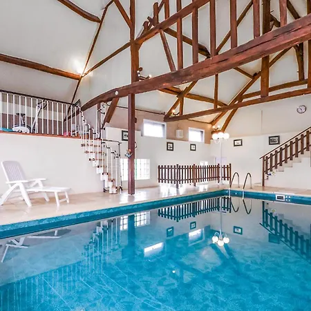 Hébergement de vacances 2 Bedroom Awesome In Rubigny