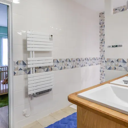 2 Bedroom Awesome In *