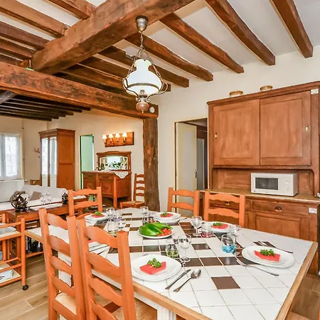 2 Bedroom Awesome In Holiday home Rubigny